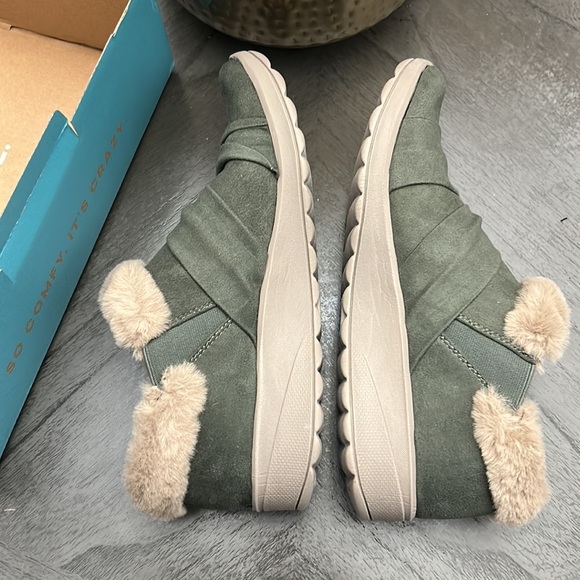 Bzees Women's Genie Slip On - Picture 9 of 12